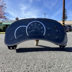 03-06 Cadillac Escalade Cluster