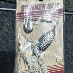 This is a 1/2 oz Wazp spinner bait lure with a white skirt and hammered silver blades