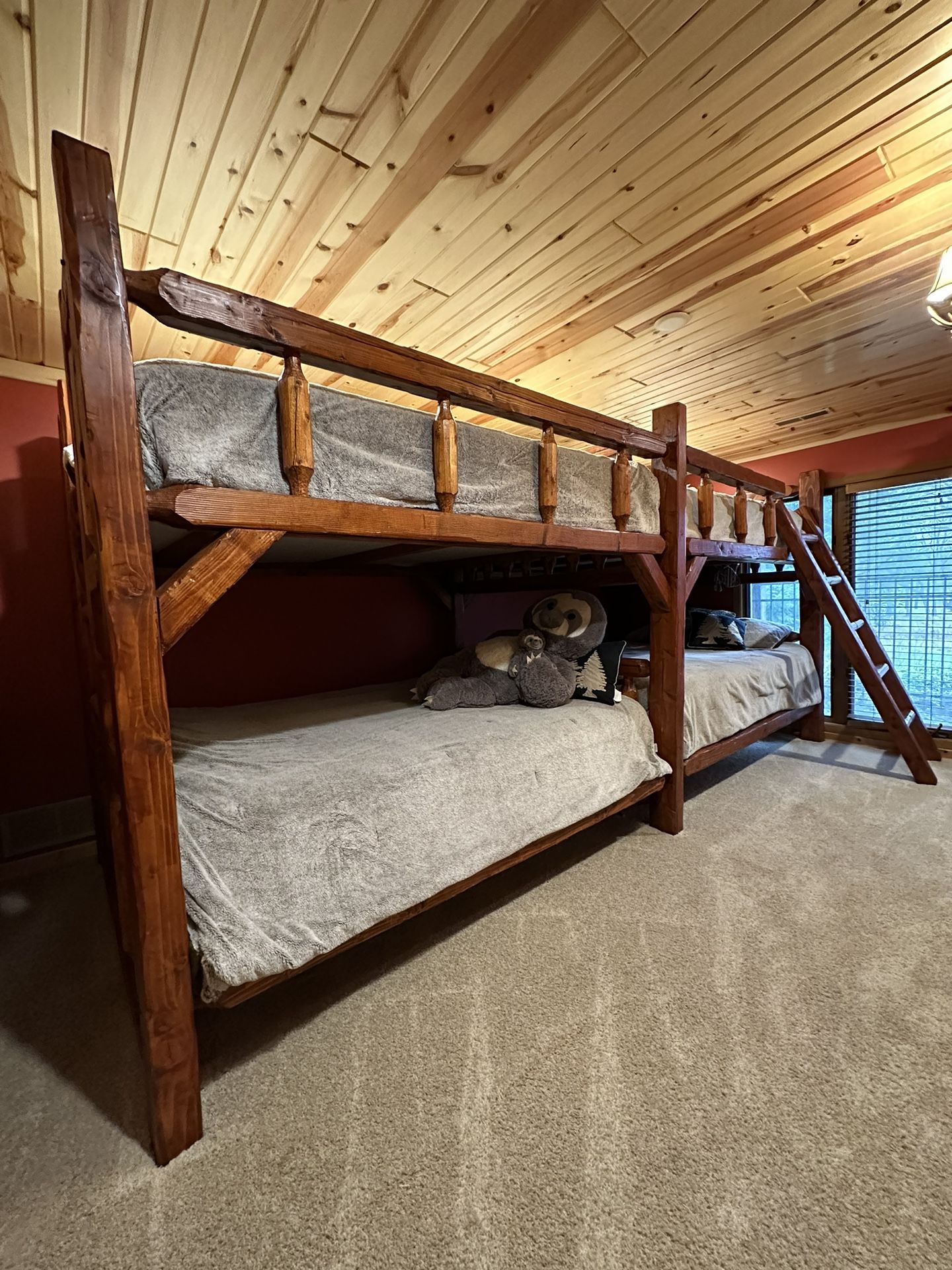 HGTV Quad Queen Bunk Bed and Matching Dressers