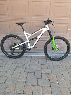 YT CAPRA INDUSTRIES CARBON 27.5 INCH SETUP TUBELESS FULL SUSPENSION MOUNTAIN BIKE ( LARGE)