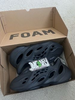 Yeezy foam runner onyx size 10