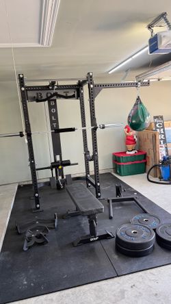 Bolt Fitness Power rack with lat pulldown