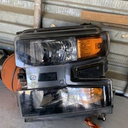 2019-2021 Chevy Silverado Driver side Headlight 