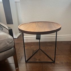 Gus Modern Side Table / Coffee Table 