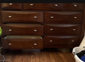 ROOMS TO GO DRESSER