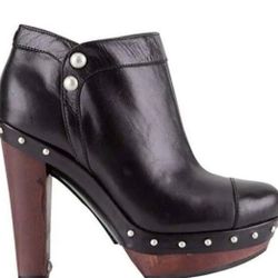 UGGS| Black Ambrogia Platform Boone 
Women's Size 7.5