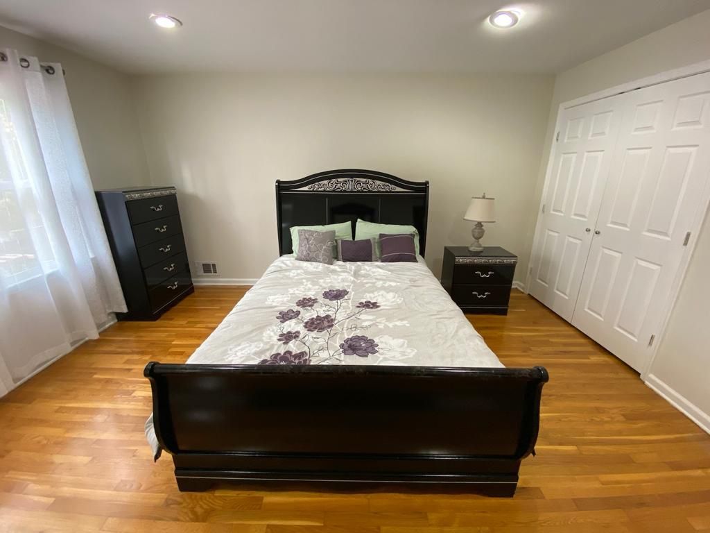Bedroom 4 piece set with mattress