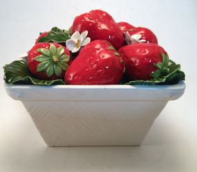 Rare VTG Porcelain Ceramic Strawberry Basket Made In Italy-Check out my other 🍓 items for sale!
