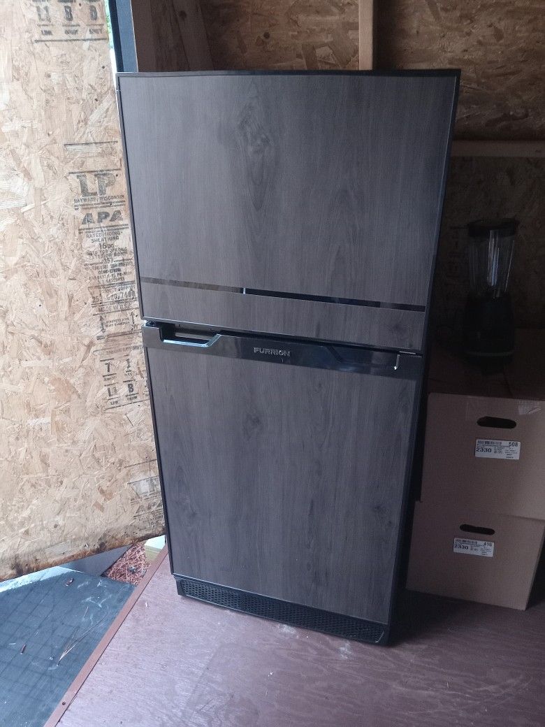 R.V Furrion Refrigerator In Excellent Condition 
