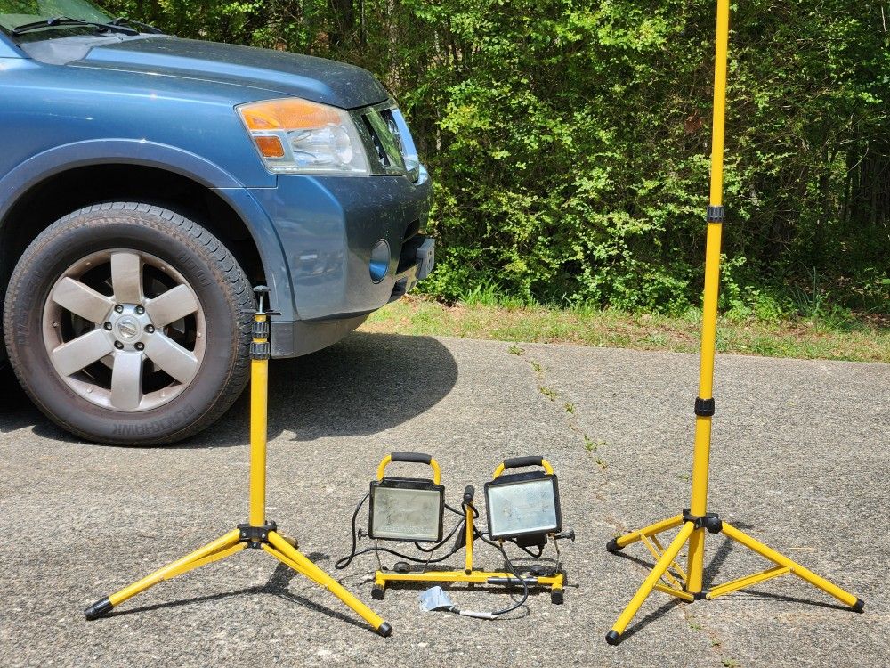 Shop Lights on Floor Stand AND Adjustable 5' Tripods For Each