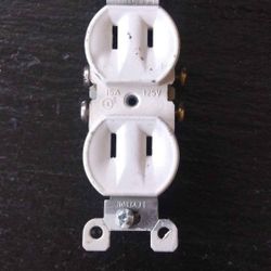 23 Outlets, 15 Amp Duplex 