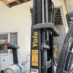 Forklift 