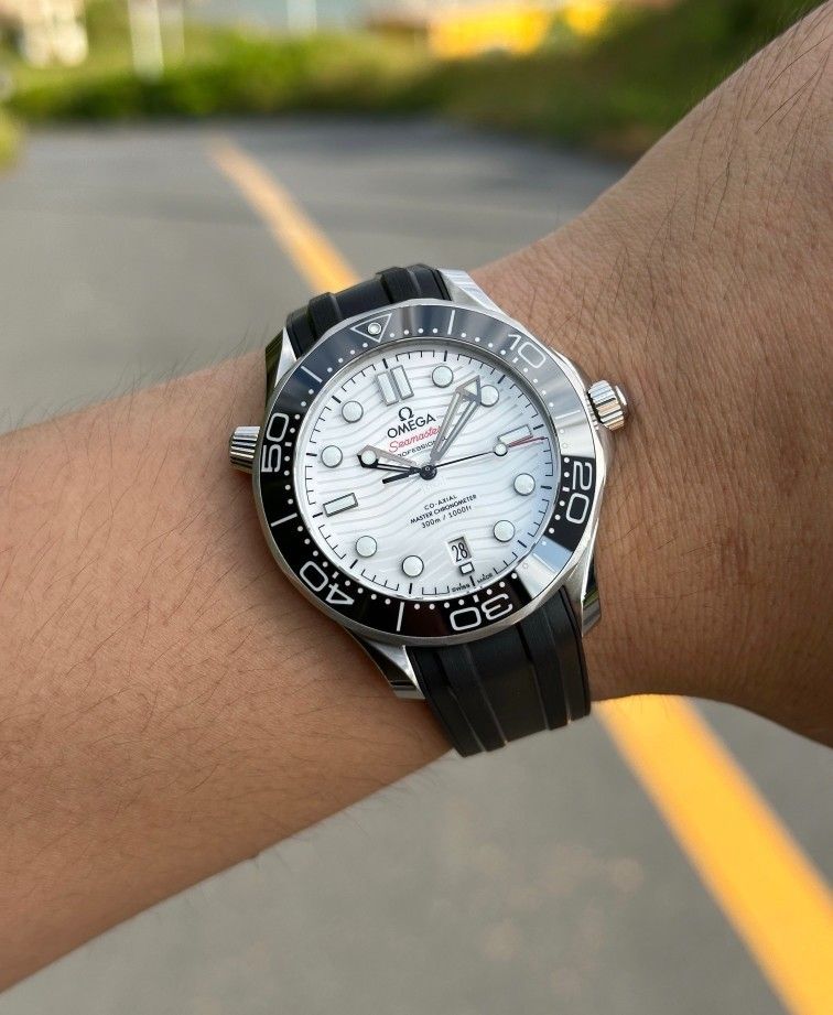 Mechanical watch 42mm, brand new with box