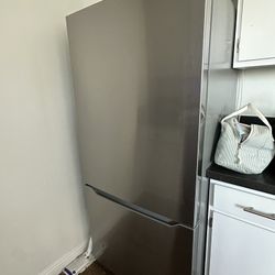 Insignia Fridge Refrigerator/Freezer