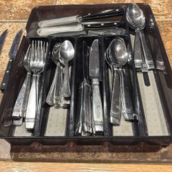 42 Pc Cutlery Set