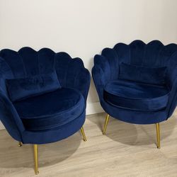 2 Chairs - Excellent Conditions - Pickup Only 