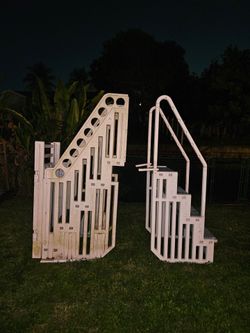 Above ground pool stairs