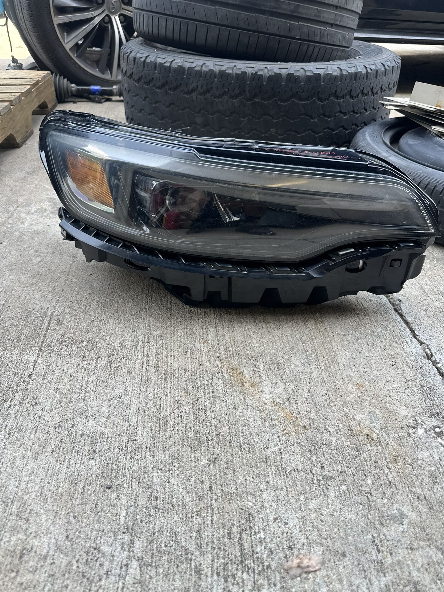 2019-2022 Jeep Cherokee Headlight Oem