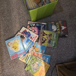 Vintage little folder books 1970s 