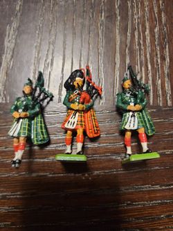 Lot of 3 BRITAINS Gordon Seaforth Highlander Piper Metal Made in England 1987