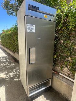 True commercial fridge single door