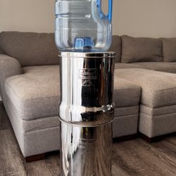 Royal Berkey Gravity-Fed Water Filter System 3.25 Gallon with 2 Black Berkey Elements, 2 PF-2 Fluoride and Arsenic Reduction Elements