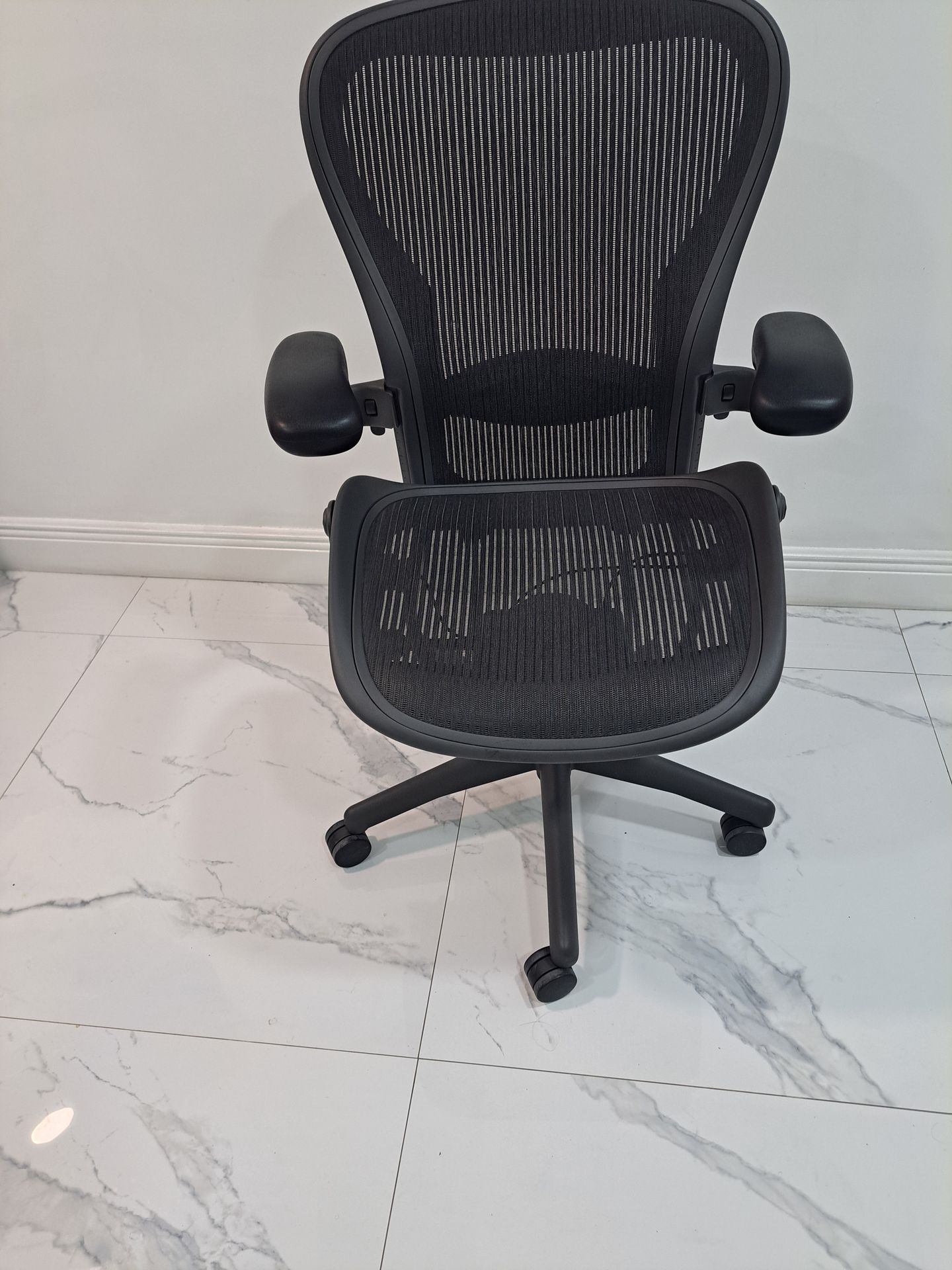 Herman miller classic Aeron Size C Mint Condition