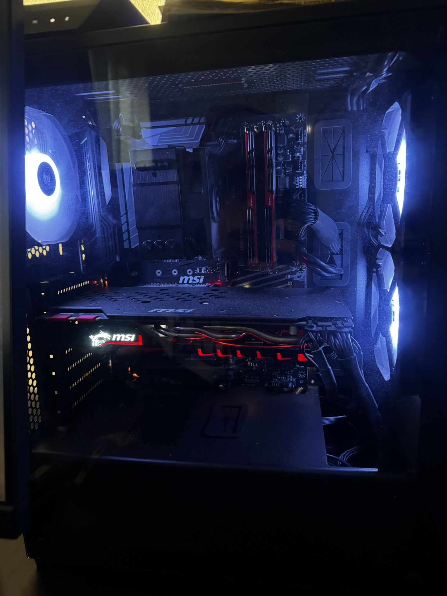 Geforce 1070 ti, i5-8600k pc