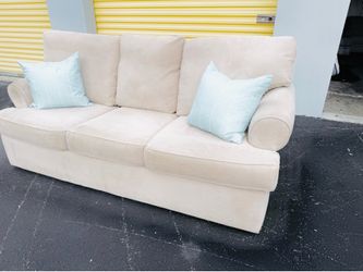 Stunning High End Robb & Stucky Queen Sleeper Sofa (Mattress Never Used Still In Plastic)