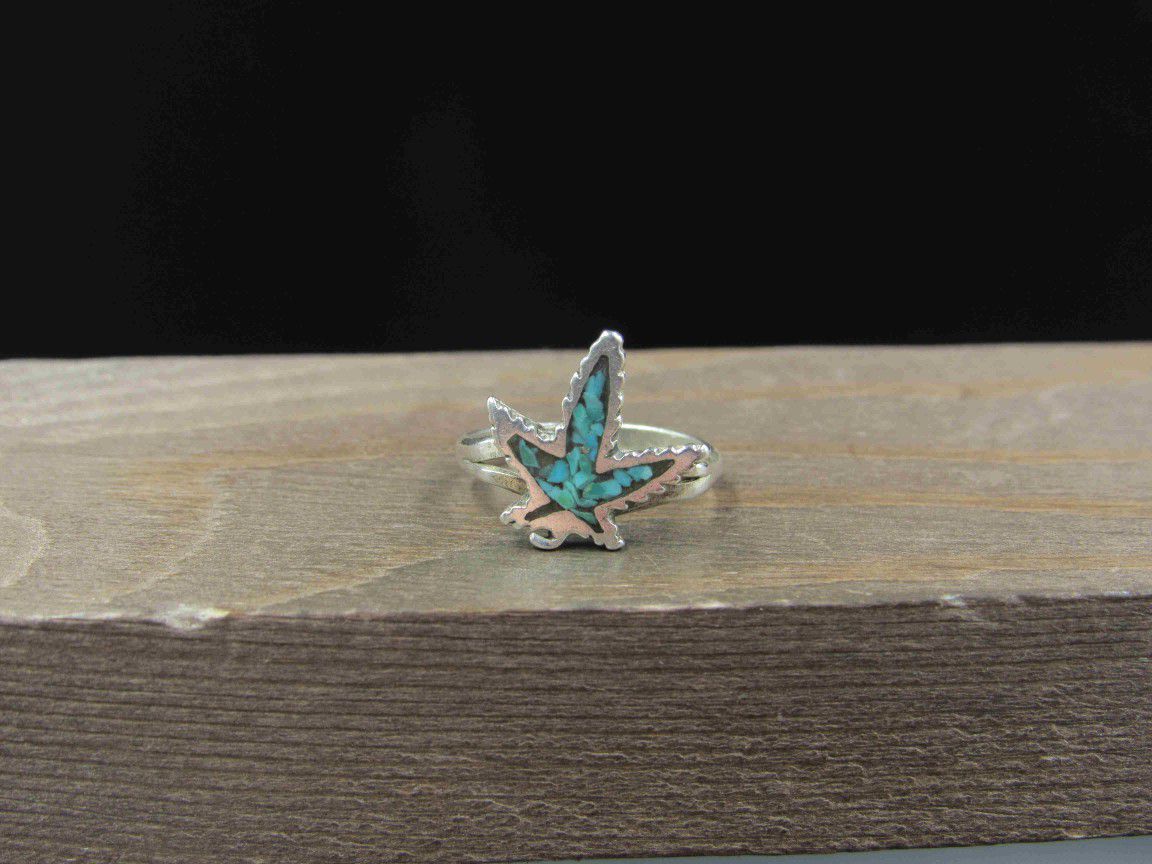 Size 4.25 Sterling Silver Turquoise Chip Inlay Leaf Band Ring Vintage