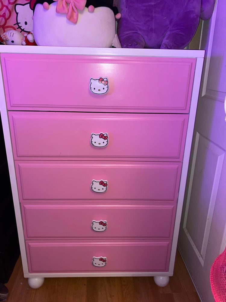 Hello Kitty Dresser