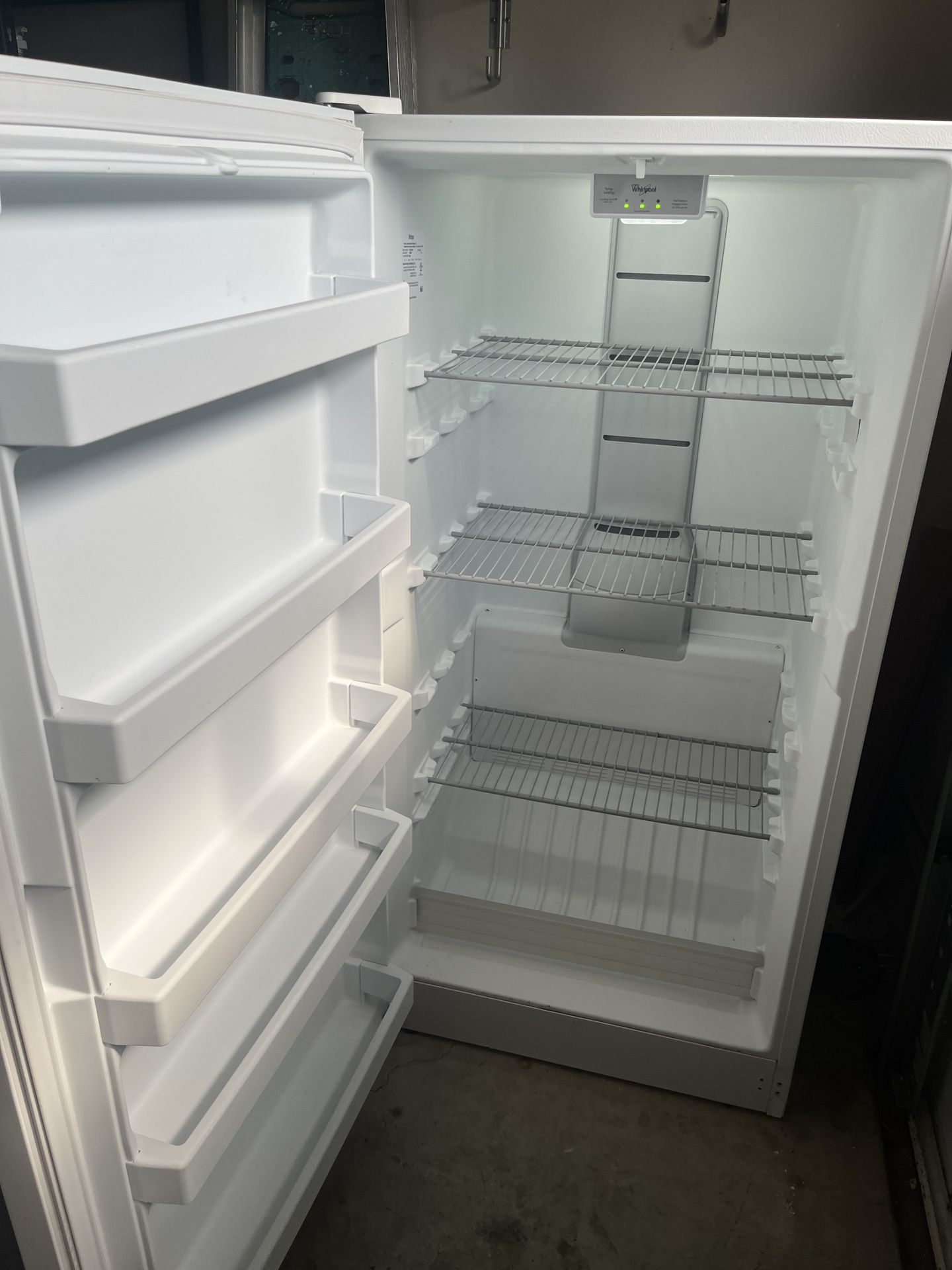 Big Upright Freezer β 16 cu ft Whirlpool β $390 OBO