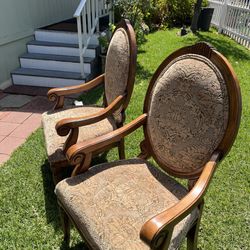 Tengo Dos Sillas Muy Buenas Condiciones  $160 Por Las Dos