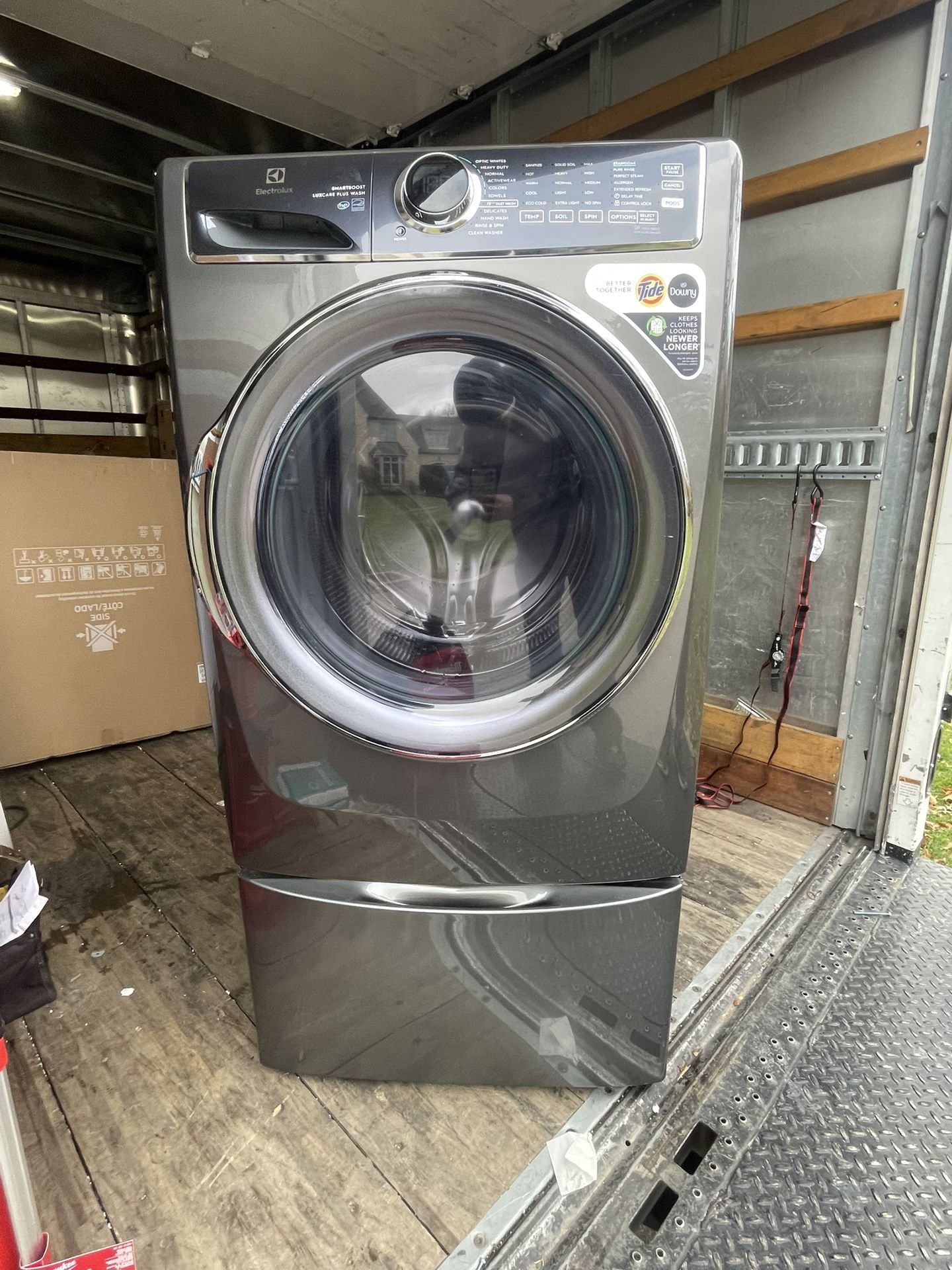 Electrolux Front Load Washer With Pedestal 