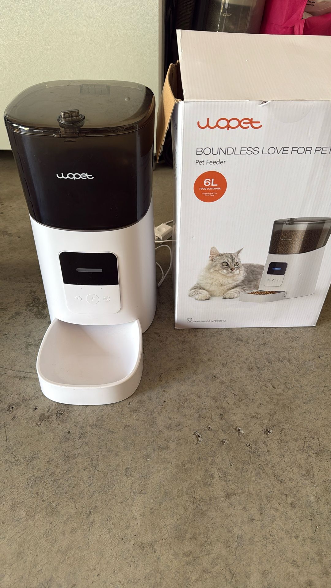 Pet Food Dispenser