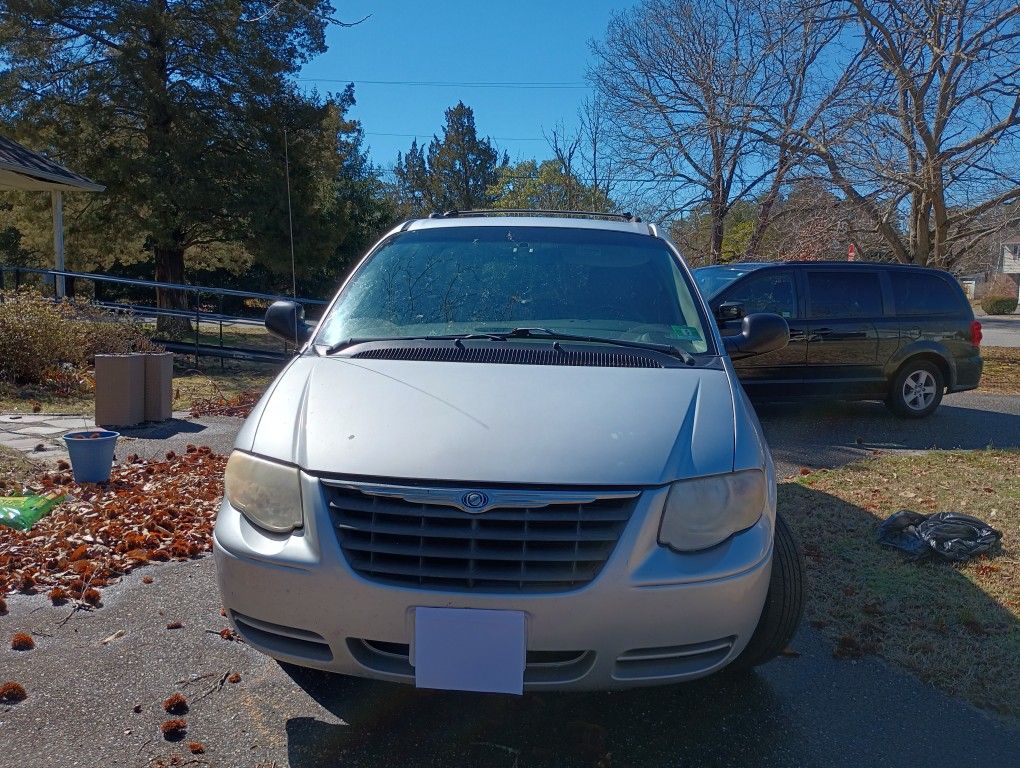 2005 Chrysler Town & Country