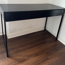Black Desk