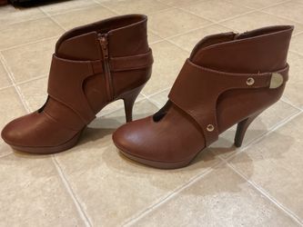 Unlisted by Kenneth Cole Brown Booties Heels 👠 Boots - Color Almond Toe - Size 11
