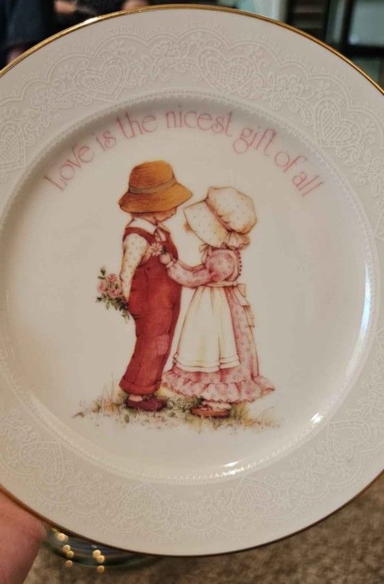 1979 Holly Hobbie A Gift of Love Collector's Plate