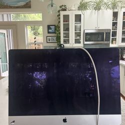 Apple iMac Desktop Computer – Clean, Works Great