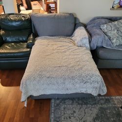 Sectional Couch W/ Chaise