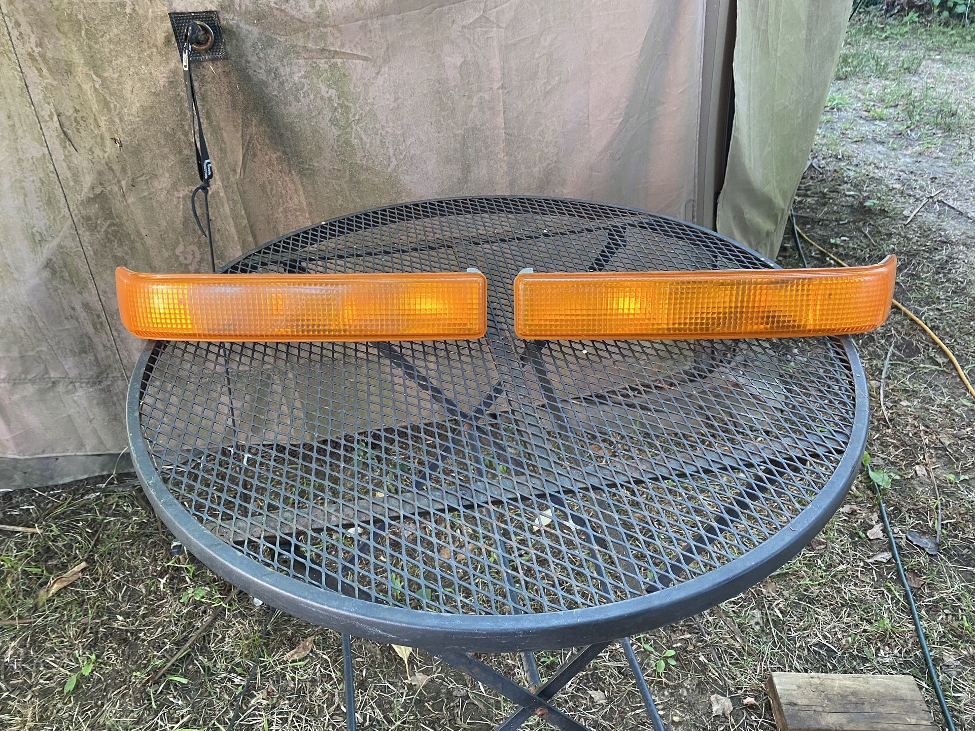 Chevrolet S10, Blazer, GMC OEM turn signal light’s.