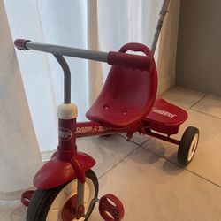 Radio Flyer Classic Red Tricycle – Toddler Bike