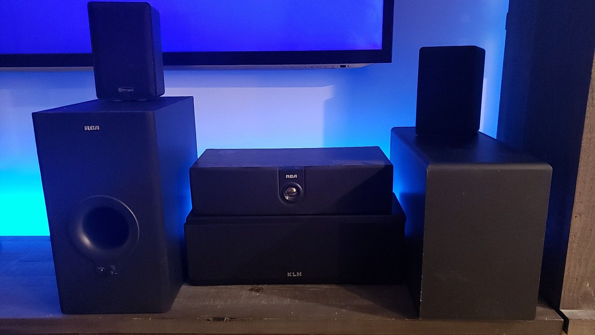 Speakers surround sound