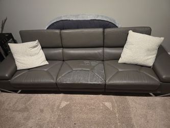 Kendi couch