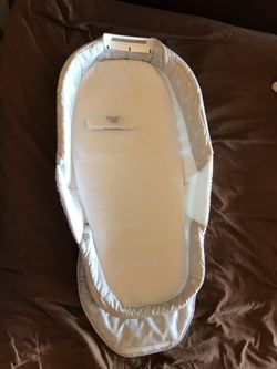 Snuggle nest. Co-sleeper bed. Barely used. Best for babies up to 6 months. Nightlight included with battery. Folds easily for travel.