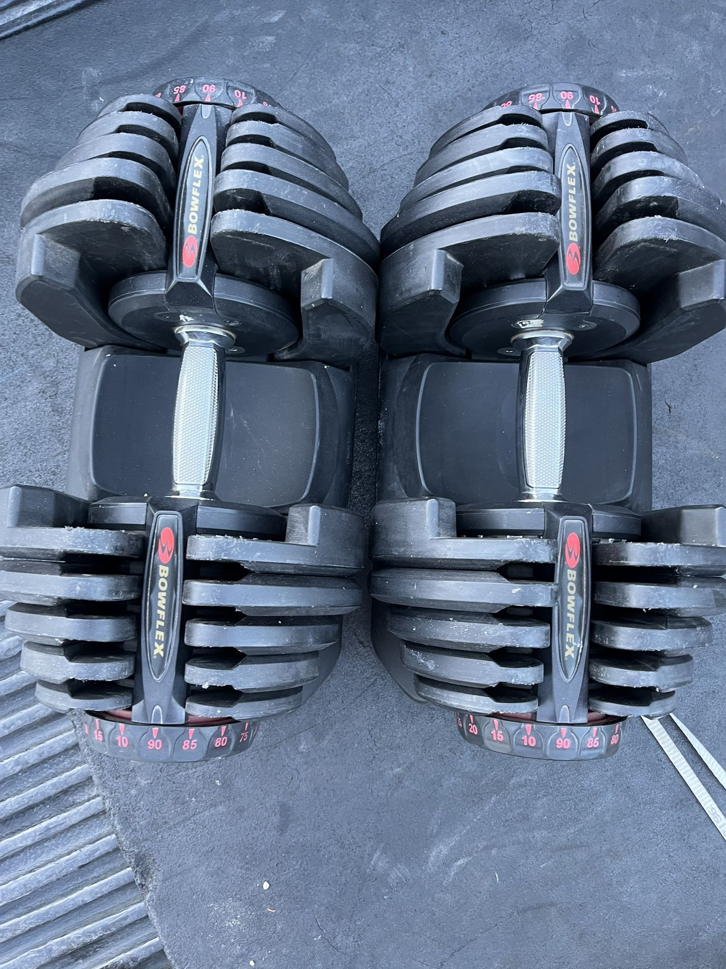 Bowflex Selecttech 1090 Adjustable Dumbbell Set Weights 