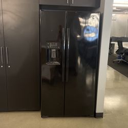 GE Black Refrigerator