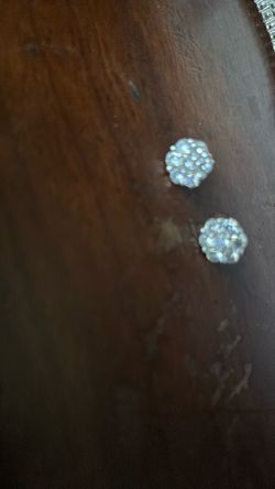 Wht gold flower earrings
