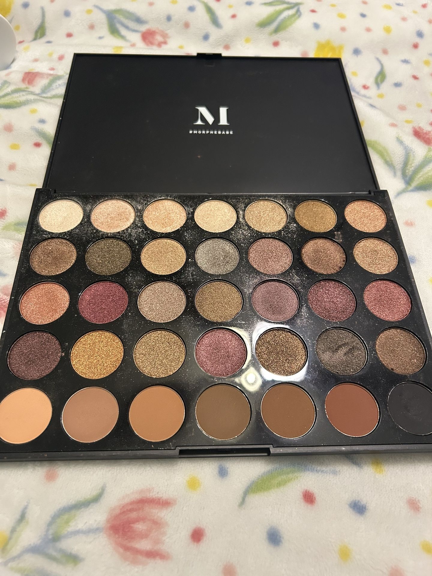 Used Morphe 35 Eyeshadow Colors